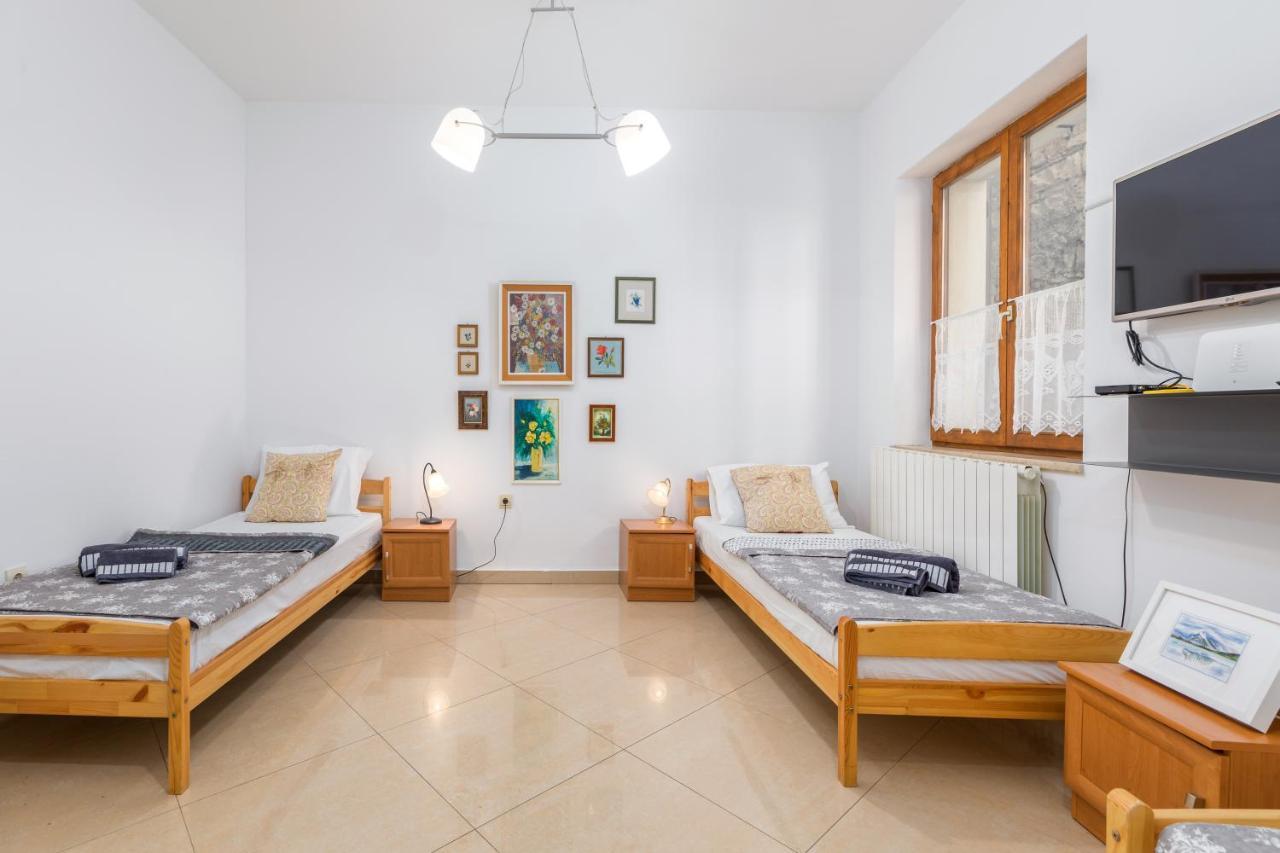 Apartment-Old Town-Dundo プーラ エクステリア 写真